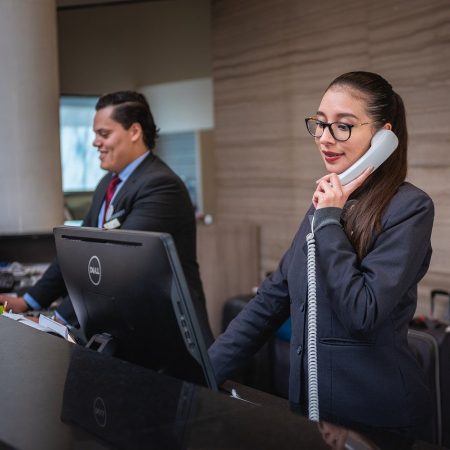 receptionists-g8c43eca50_1280